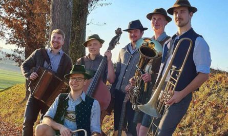 Die Stoißberg Muse sind im GTEV Alpenrose und spielen auf zum Volkstanz mit Volksmusik