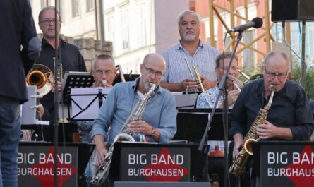 Big Band Burghausen: Count Basie-Programm beim Platzkonzert