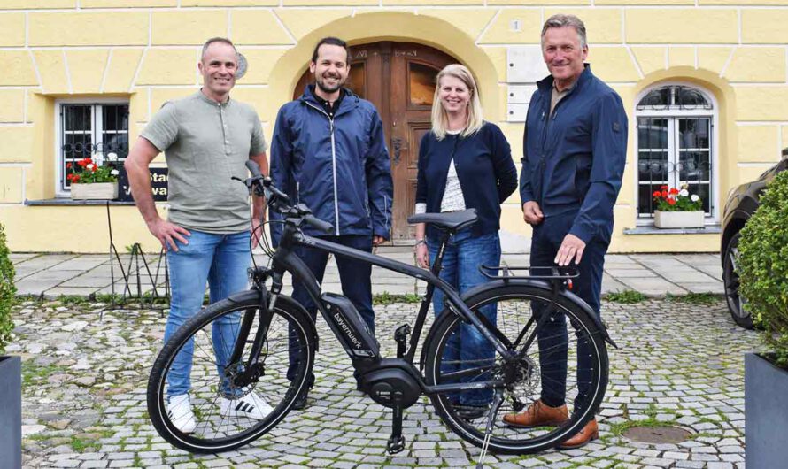 Strom unterm Sattel – Bayernwerk spendet E-Bike für Dienstfahrten