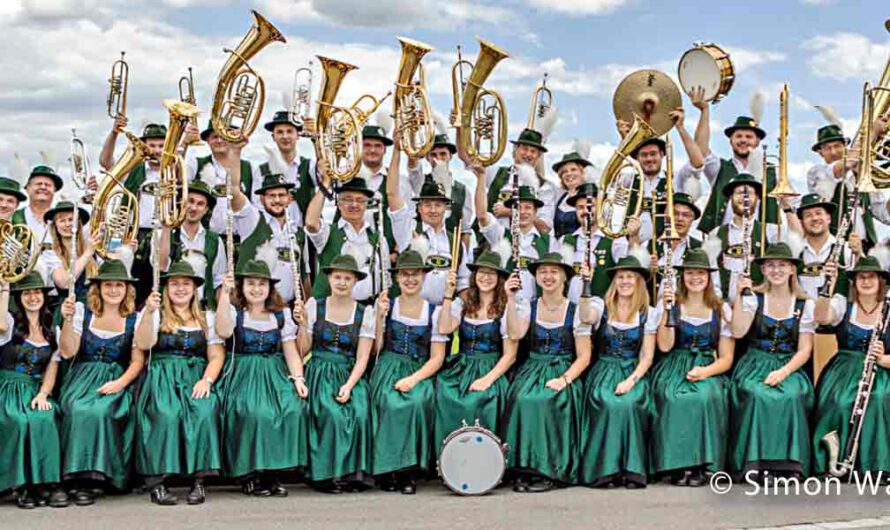 Die Inzing-Törringer spielen auf: Platzkonzert der Musikkapelle in Tittmoning und Törring