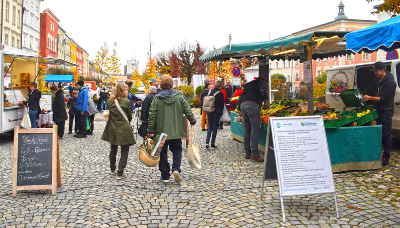 Bauernmarkt am Stadtplatz Tittmoning im Herbst 24