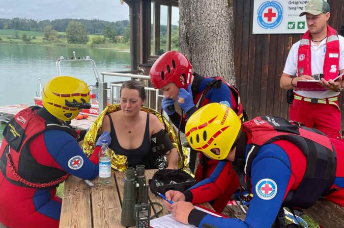Wasserwacht Ortsgruppe Tengling-Törring macht Ausbildung am See