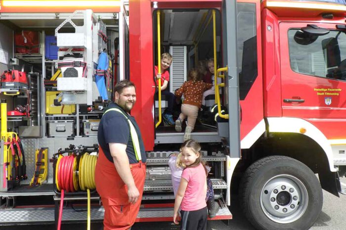 Die Kindergartenkinder erlebten einen lehrreichen und spannenden Tag bei der Feuerwehr Tittmoning.