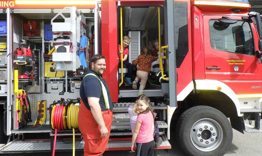 Ein spannender Tag für den Kindergarten bei der Feuerwehr Tittmoning