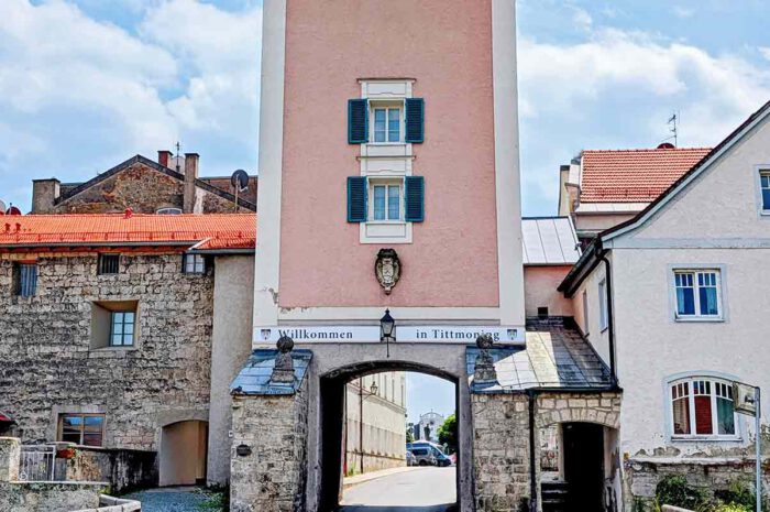 Burghauser Tor Vollsperrung B20 und Stadtplatz