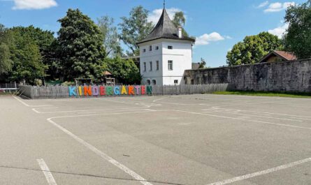 Hartplatz Begrünung