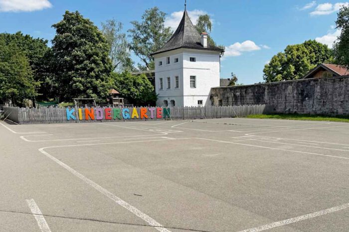 Hartplatz Begrünung